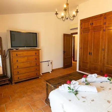Con Piscina Y Parking Olias 12 Apartman *